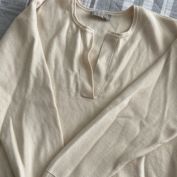 Everlane Sweaters - Everlane Cream V-Neck Pullover Sweater